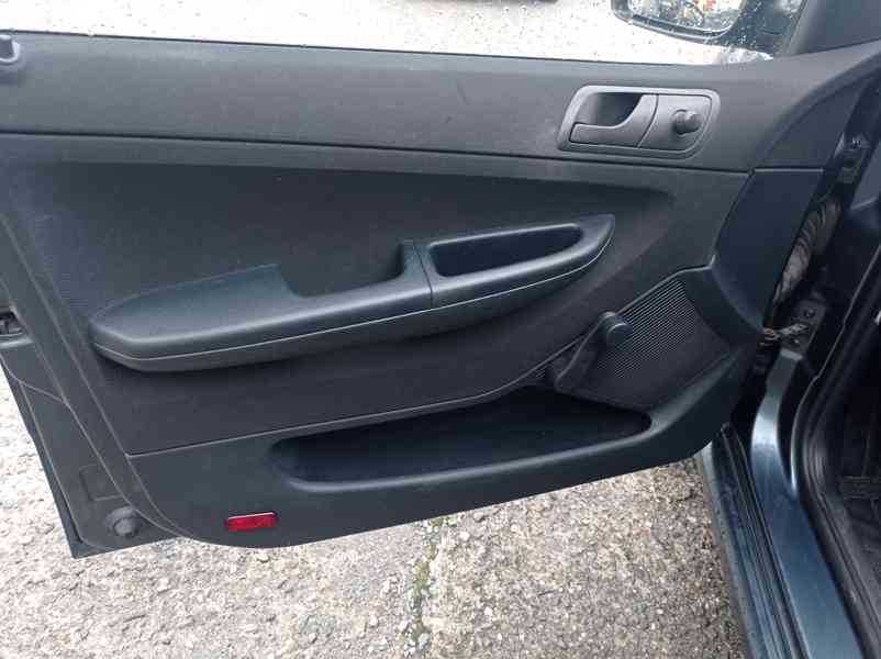 Škoda Fabia 1.2 HTP Klima - foto 10