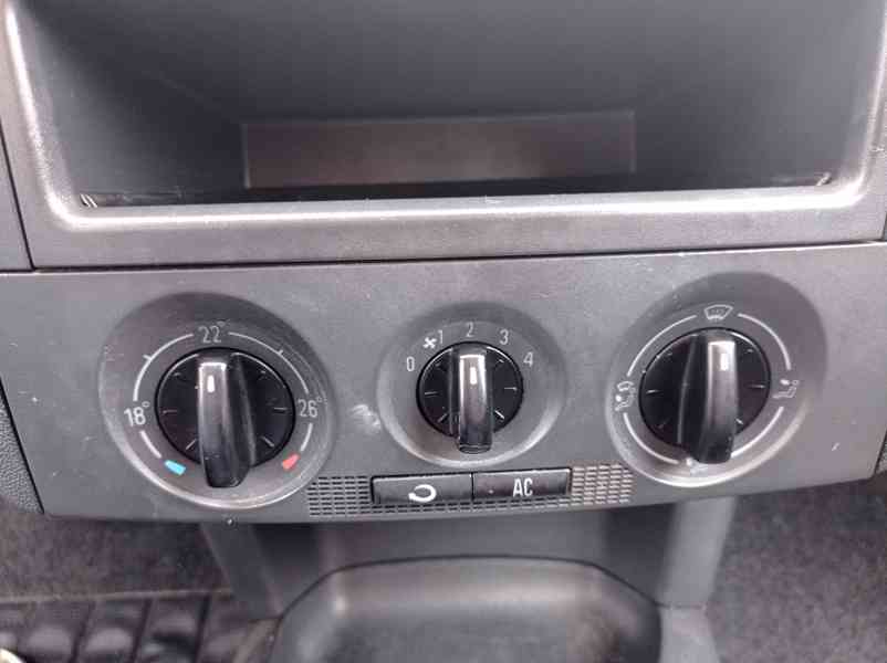 Škoda Fabia 1.2 HTP Klima - foto 22