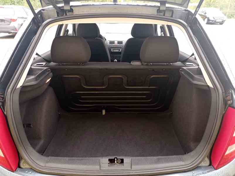 Škoda Fabia 1.2 HTP Klima - foto 15