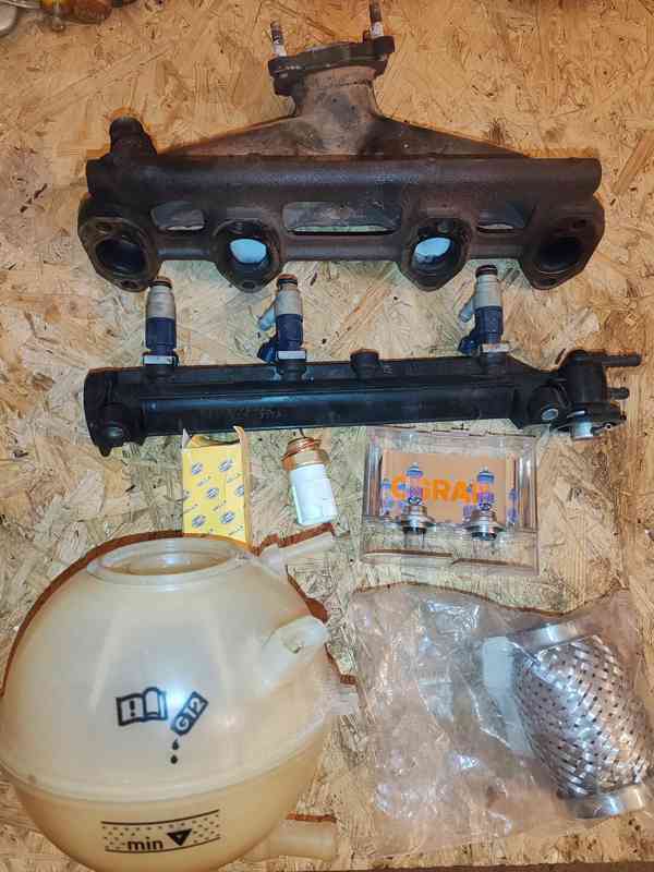 Škoda Octavia 1 díly - foto 1