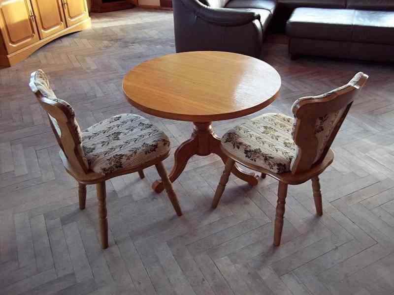 Stůl a 2 židle - masív  - foto 1