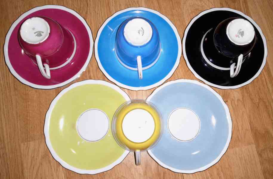 Hrnečky a talířky zdarma - foto 2