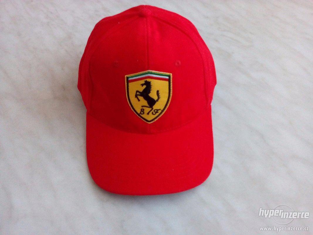 Kšiltovka se znakem Ferrari - foto 1