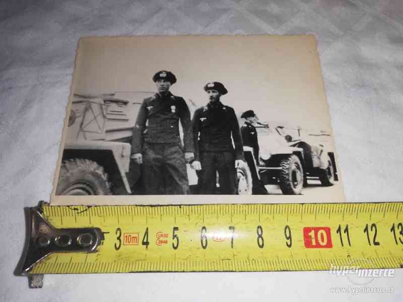 Transportéry s vojáky - foto z 2. světové války - foto 1