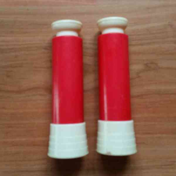 Igráčci, Hejrup, plastová koule, parašutista a dalekohledy - foto 3