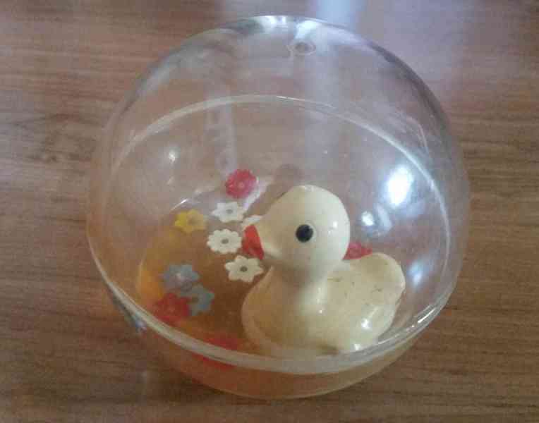 Igráčci, Hejrup, plastová koule, parašutista a dalekohledy - foto 2