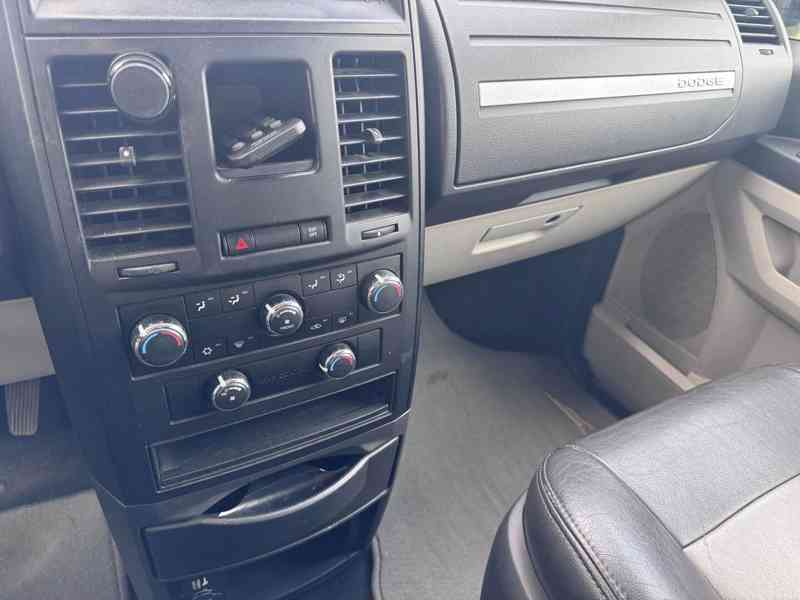 Chrysler Town Country Gr Caravan 3,3 LPG RT 2008 - foto 16