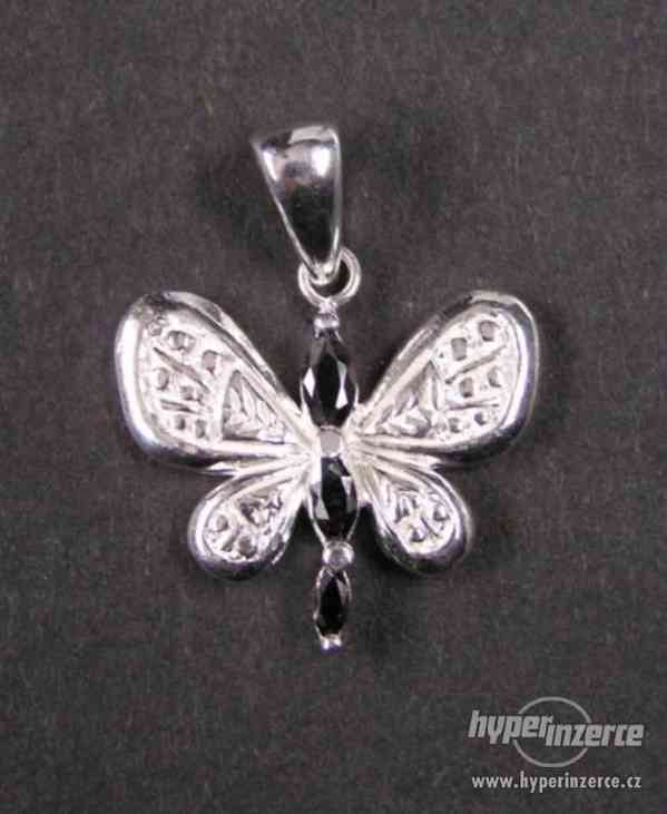 Zdobený motýlek - stříbrný přívěšek - foto 1