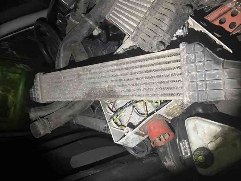 Mercedes  W211-intercooler  A2115001002  - foto 4