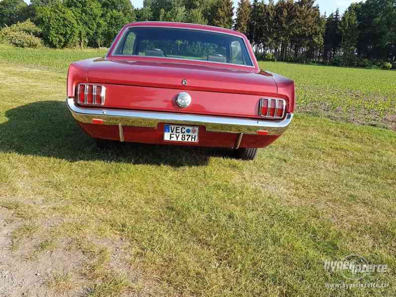 Ford Mustang Coupe - foto 4