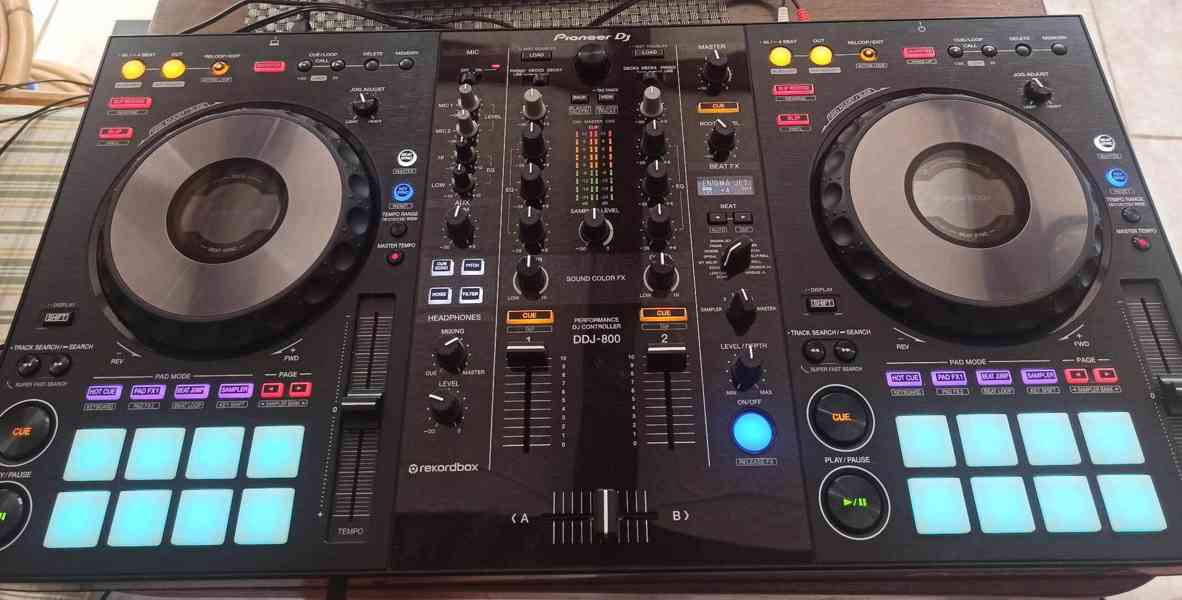 Pioneer DJ DDJ-800 + Decksaver