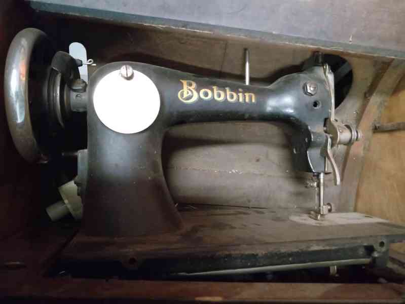 Starý šicí stroj šlapací z. BOBBIN