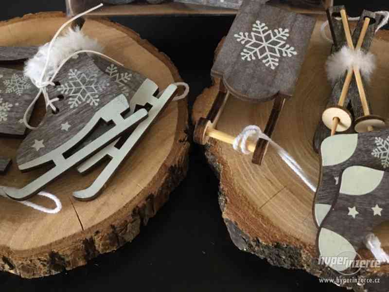 Vánoční dřevěné brusle na zavěšení - foto 4