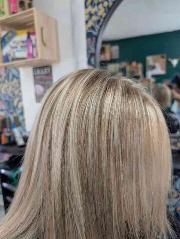 Elegantní a okouzlující paruky-péče o paruky-kadeřnictví - foto 5