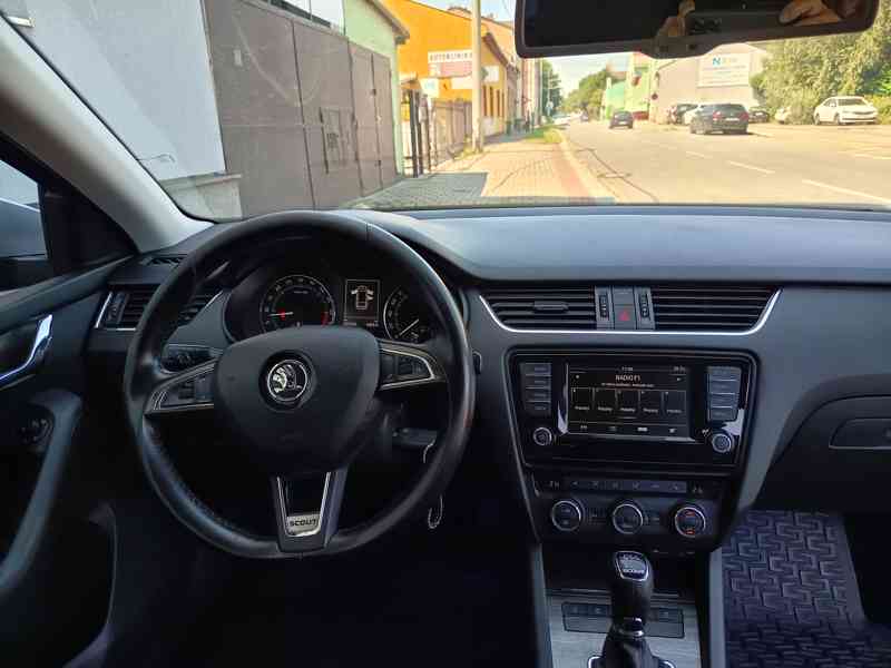 ŠKODA Octavia combi 2,0TDI Scout 4x4 - foto 23