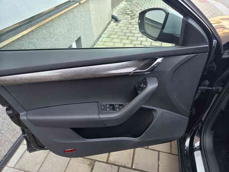 ŠKODA Octavia combi 2,0TDI Scout 4x4 - foto 27