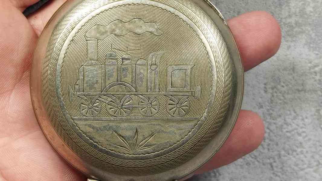 Velké 66 mm, 202 g těžké staré železniční hodinky s lokomoti - foto 17