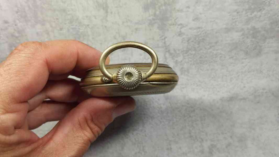 Velké 66 mm, 202 g těžké staré železniční hodinky s lokomoti - foto 3