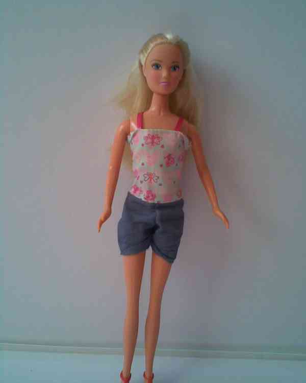 Barbie a stůl, židle - foto 3