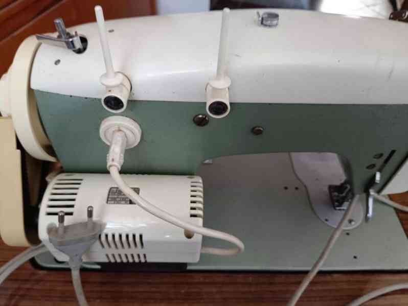 Prodám šicí stroj - foto 3