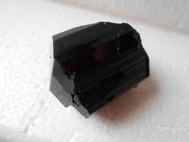 Turmalín černý - velikost 4x3,3x3,1cm - foto 3