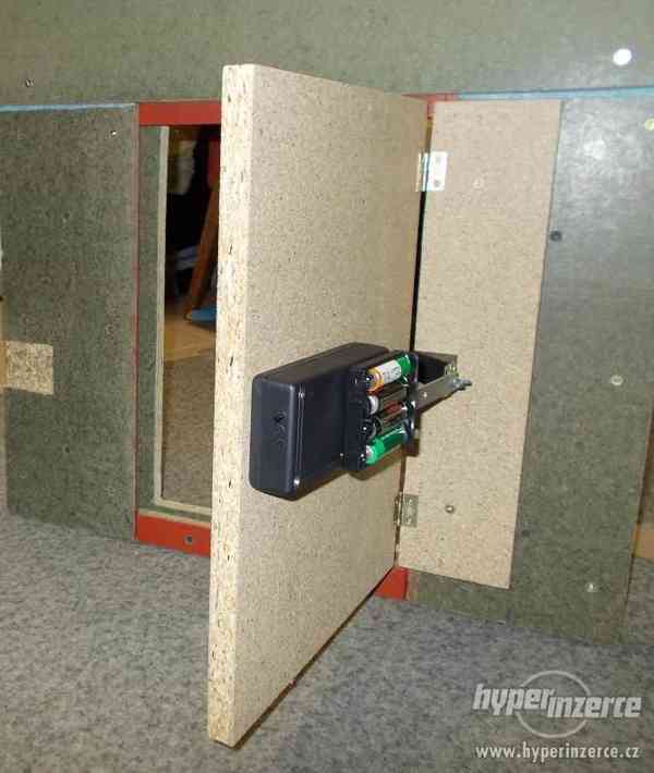 AUTOMATICKÉ DVÍŘKA DO KURNÍKU - foto 1