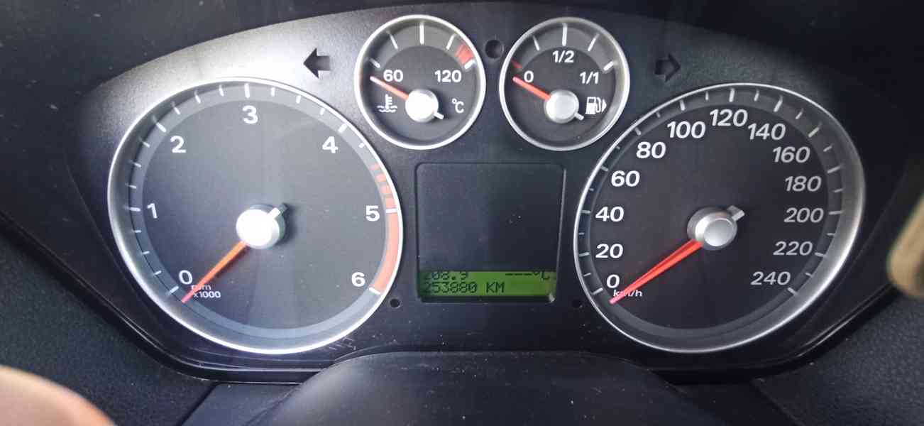 Ford Focus Ghia 2.0. TDCI 98kW - foto 10