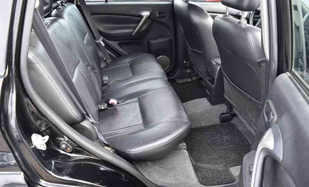 Toyota RAV 4 2.0i Executive 4X4 benzín 110kw - foto 11