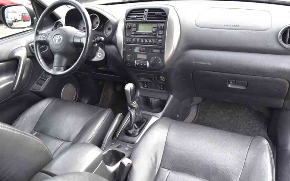 Toyota RAV 4 2.0i Executive 4X4 benzín 110kw - foto 15