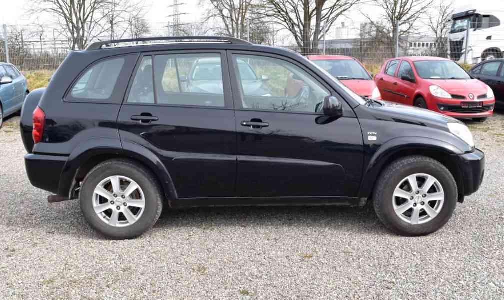 Toyota RAV 4 2.0i Executive 4X4 benzín 110kw - foto 8