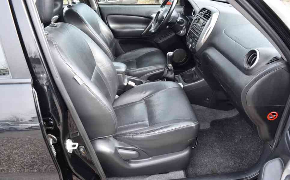 Toyota RAV 4 2.0i Executive 4X4 benzín 110kw - foto 9