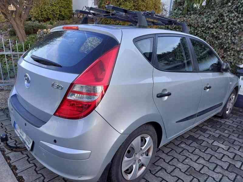 Hyundai i30 1,4   garážovaný, nebouraný - foto 2