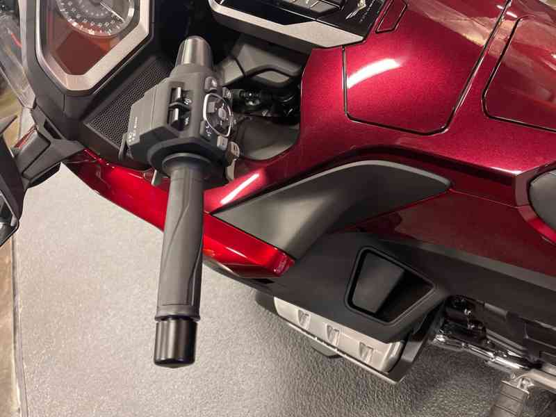 2023 HONDA GOLDWING TOUR DCT whatsapp at +971521974732 - foto 2