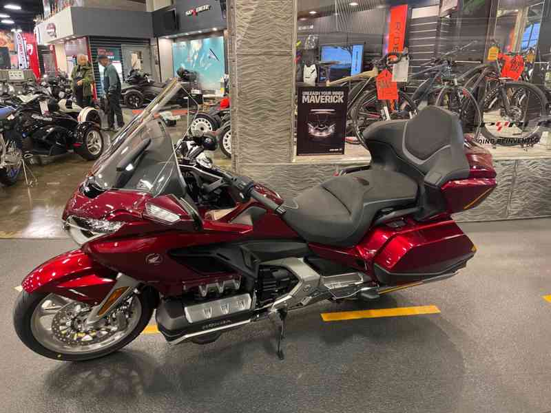 2023 HONDA GOLDWING TOUR DCT whatsapp at +971521974732 - foto 3