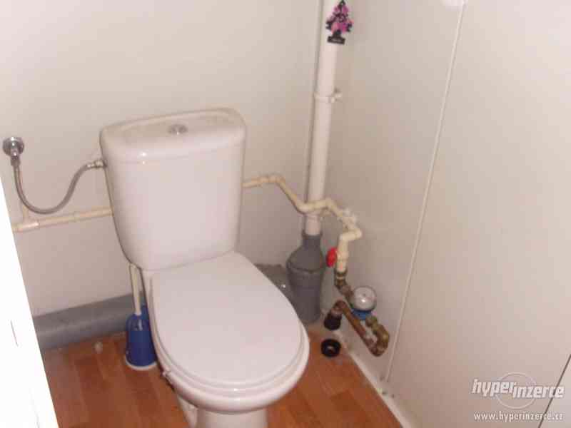 SLEVA Zánovní sanitární buňka kontejner WC TOALETY - foto 5