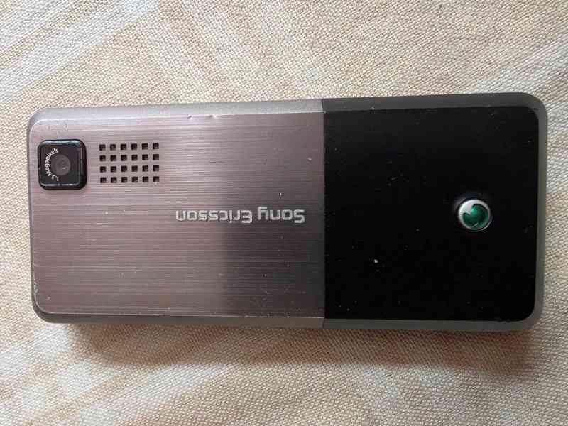 Mobilní tlačítkový telefon Sony Ericsson T280i - foto 2