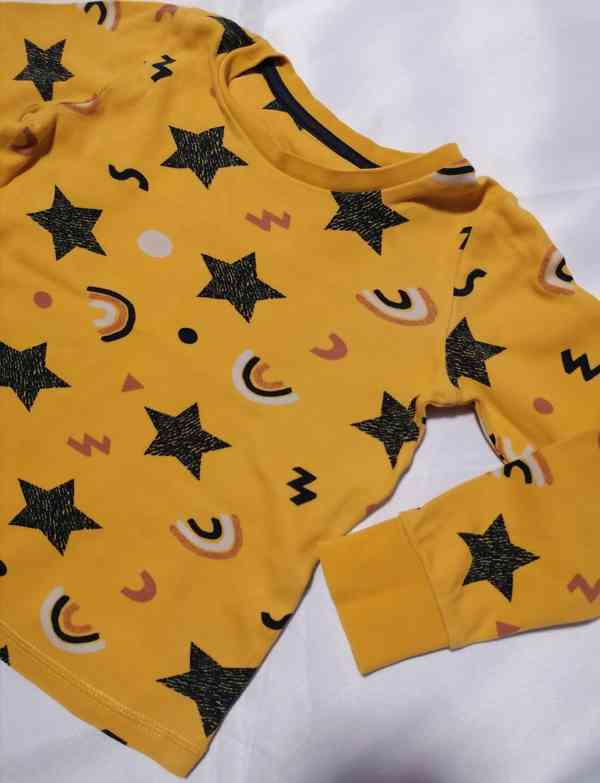 Žluté tričko s hvězdami, vel. 104-110  - foto 2