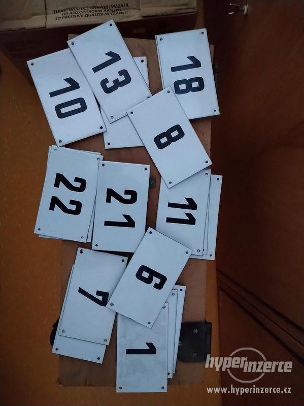 smaltované tabulky s číslicemi do 24 - foto 1