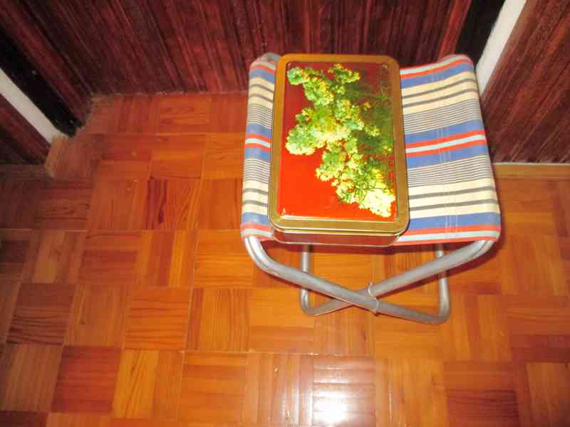 Retro židlička +dóza plechová - foto 2