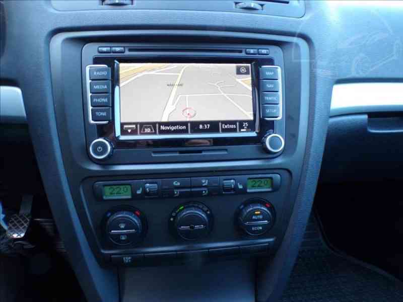 Škoda Octavia 1,8 TSI XENON,NAVI,TAŽNÉ ZAŘ.-HNED ODJÍŽDÍTE - foto 7