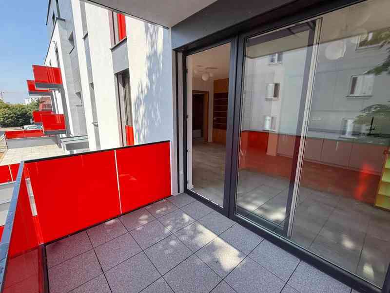 Pronájem bytu 3+kk 71 m² - foto 9