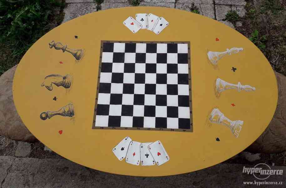 Šachový a karetní stolek + 2 stoličky - foto 3