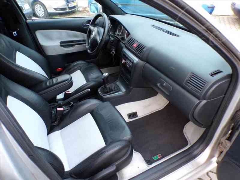 Škoda Octavia 1,8 20V-TURBO 132KW RS,XENONY - foto 11