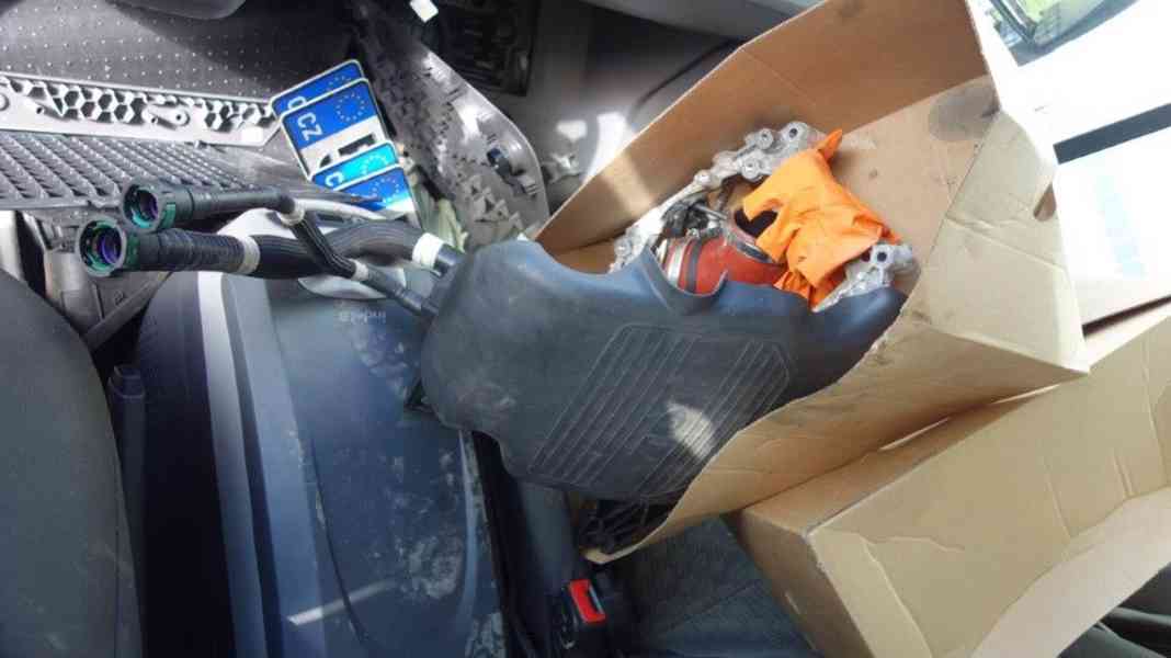 VOLKSWAGEN Crafter 35 2.0 6G FWD DR valníkový s plachtou - foto 9