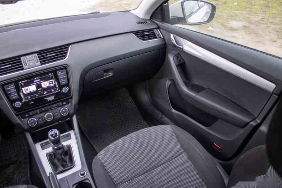 Škoda Octavia 1.6 TDI Ambition - foto 12