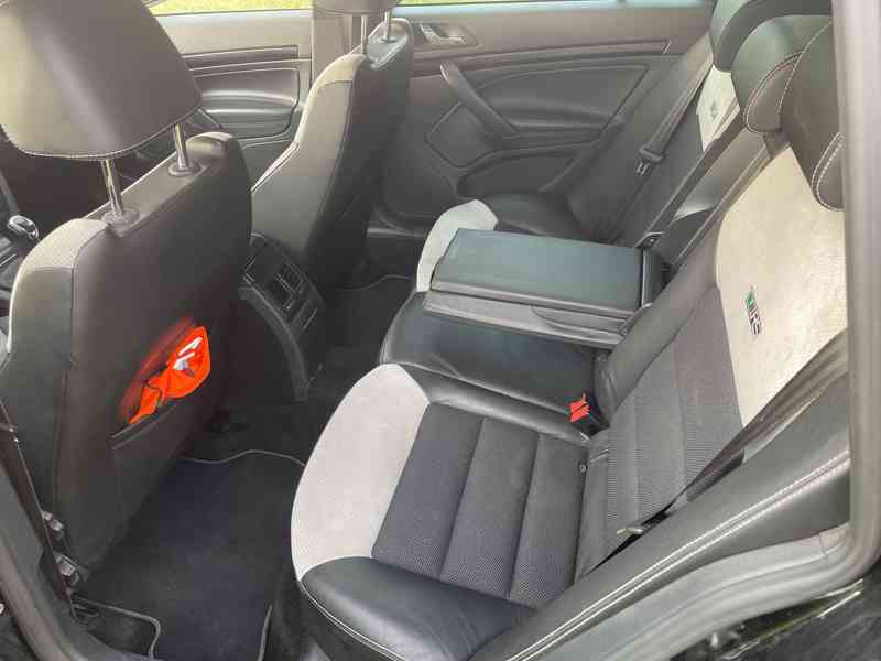 Škoda Octavia II 2.0 TDi RS - foto 12