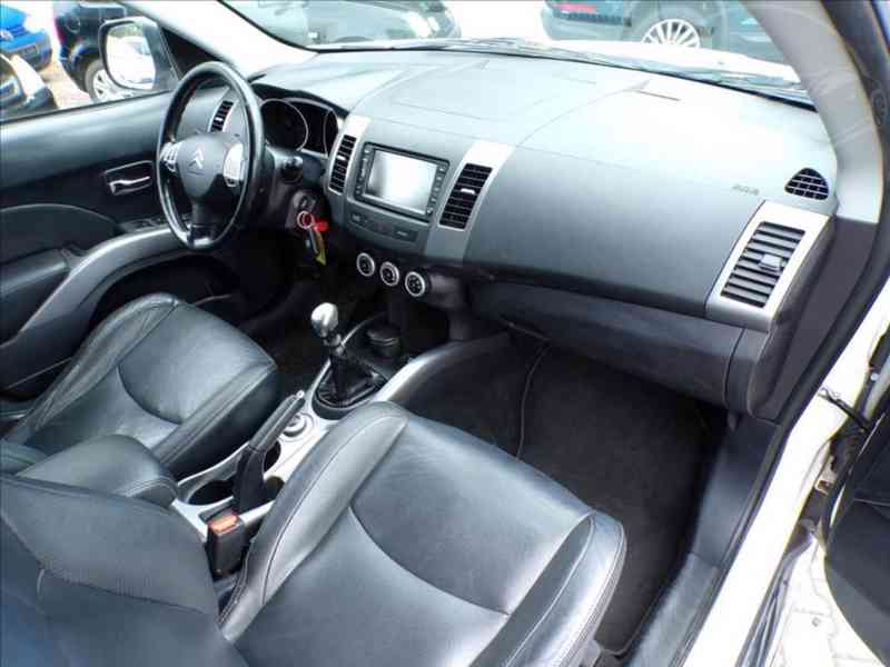 Citroën C-Crosser 2,2 HDI -7.míst,4X4,TAŽ.ZAŘ. - foto 17