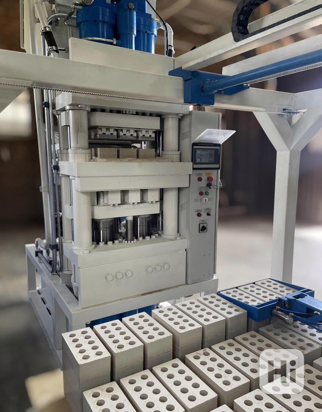 Automatická výrobní linka pro výrobu stavebních materiálů.   - foto 1