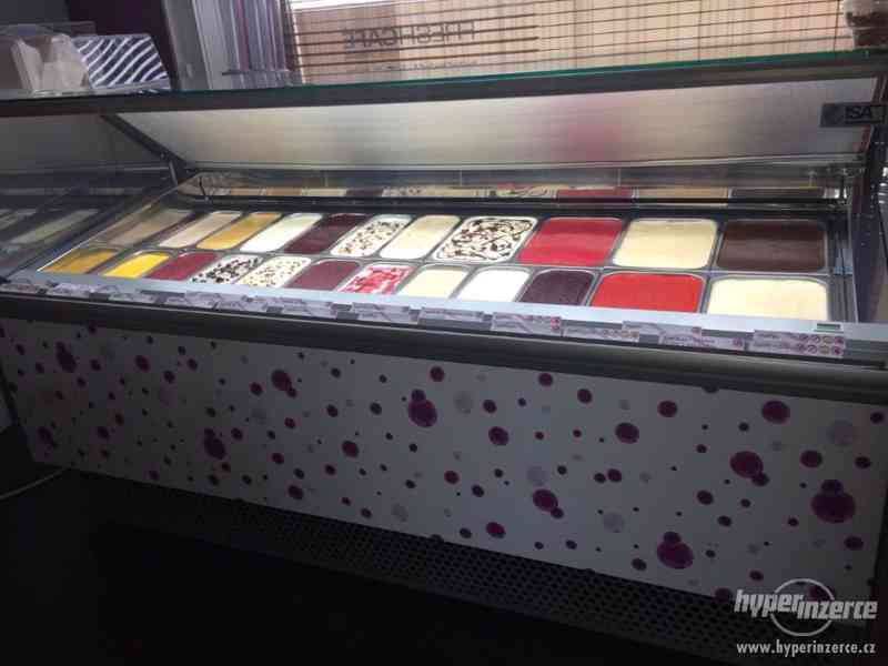 Zmrzlinová vitrína a dortová lednice - foto 6