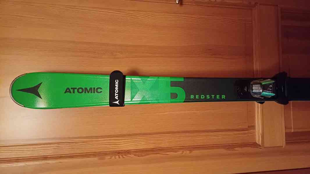 Lyže ATOMIC REDSTER X5 (168cm) + lyžařské hůlky - foto 2